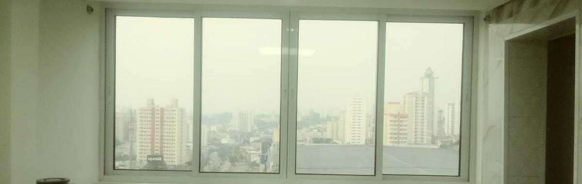 Janela antirruído com persiana integrada Janela antirruído com persiana integrada